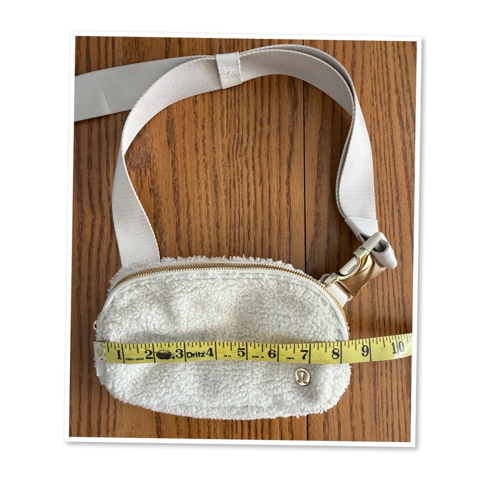 Lululemon Athletica Ivory Fleece Everywhere Bag With Belt - Picture 11 of 15